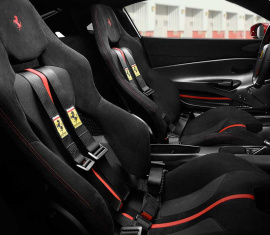 488-pista-black-seatbelt3