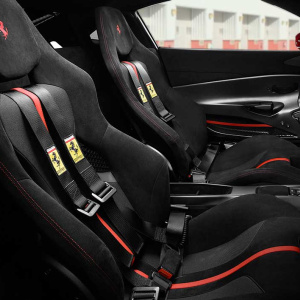 488-pista-black-seatbelt3