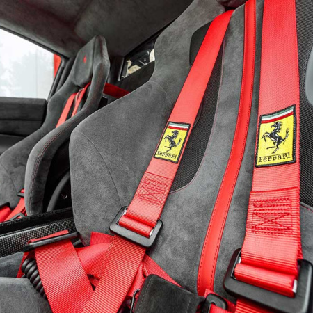 488-pista-red-seatbelt29