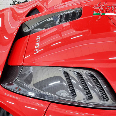 f8-spider-griglie-cofano-motore-posteriore-carbonio-3-logo