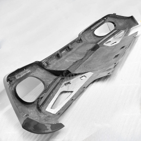 ferrari-roma-diffusore-posteriore-carbonio-interno